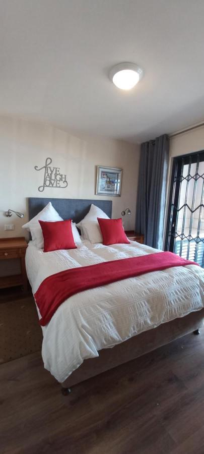 Royal Albatros Apartment Gansbaai Exterior photo